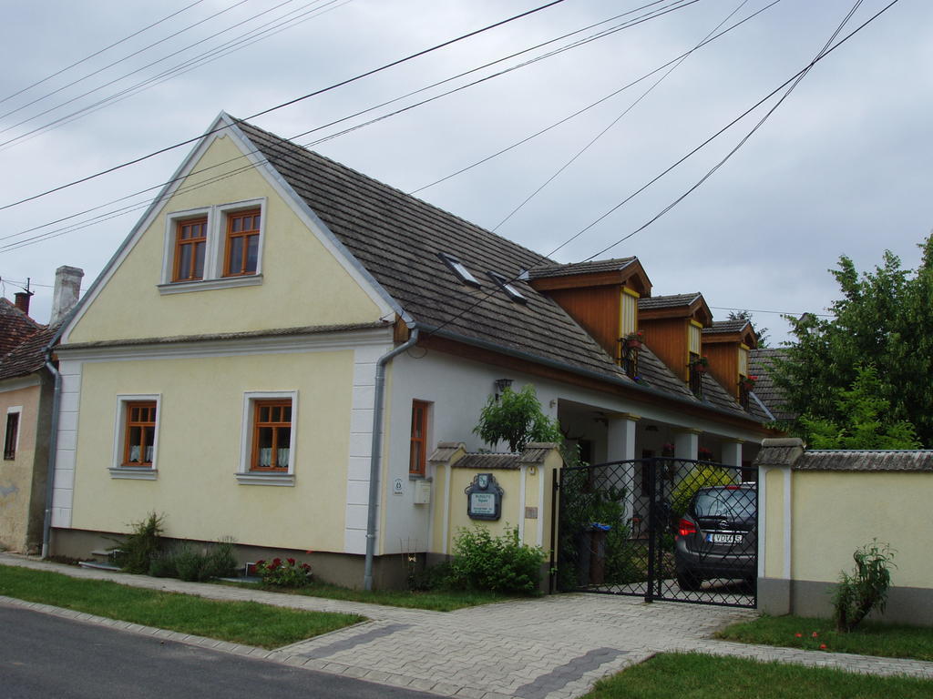 Rudolf'S Fogado Hotel Zsira Exterior photo